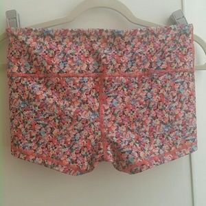 Lululemon athletica floral yoga shorts size 6